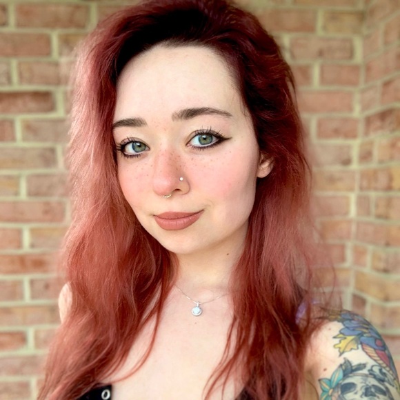 Meet your Posher, Brooke - Picture 1 of 1